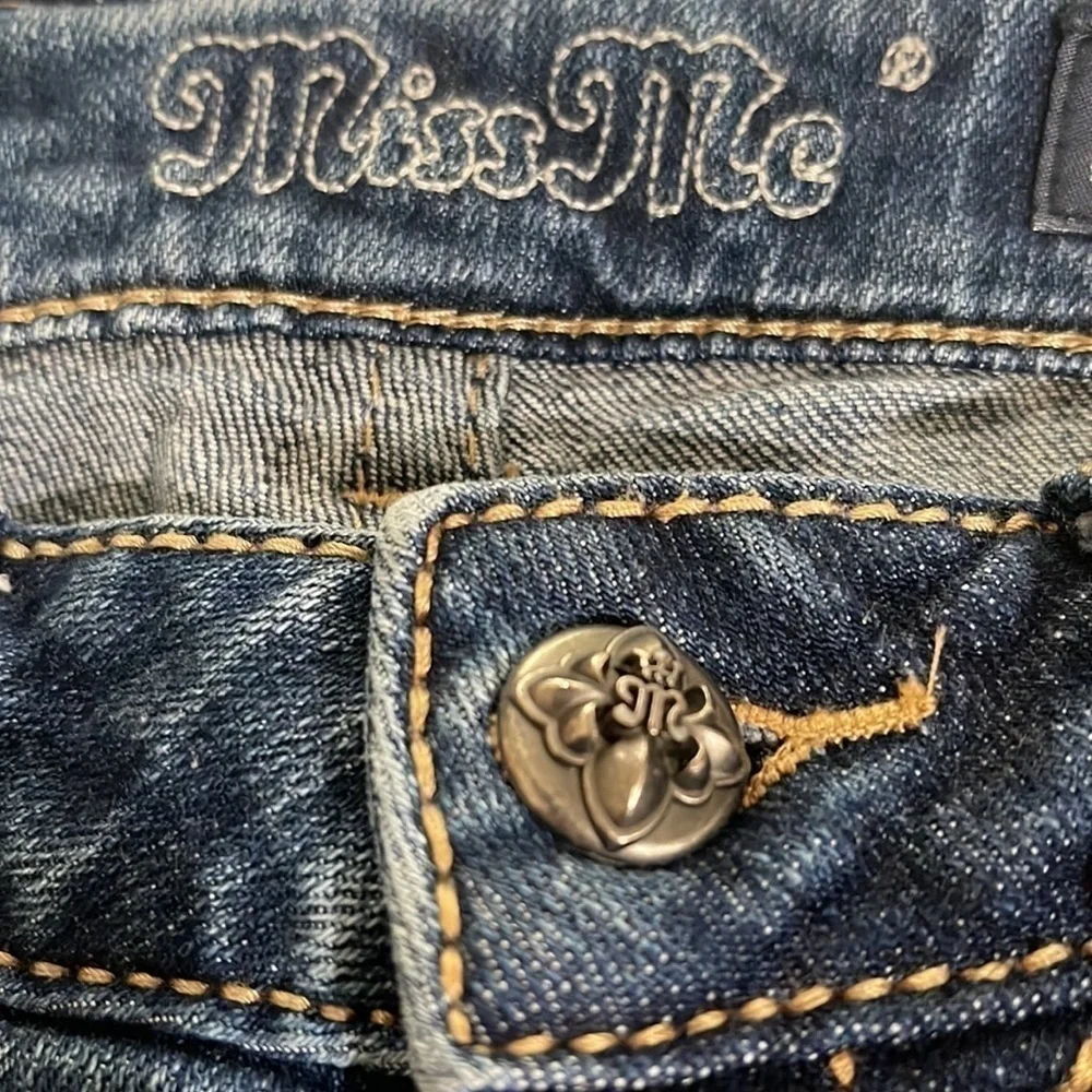Miss Me Boyfriend Cuffed Capri Rhinestone Stud Jeans SZ 26